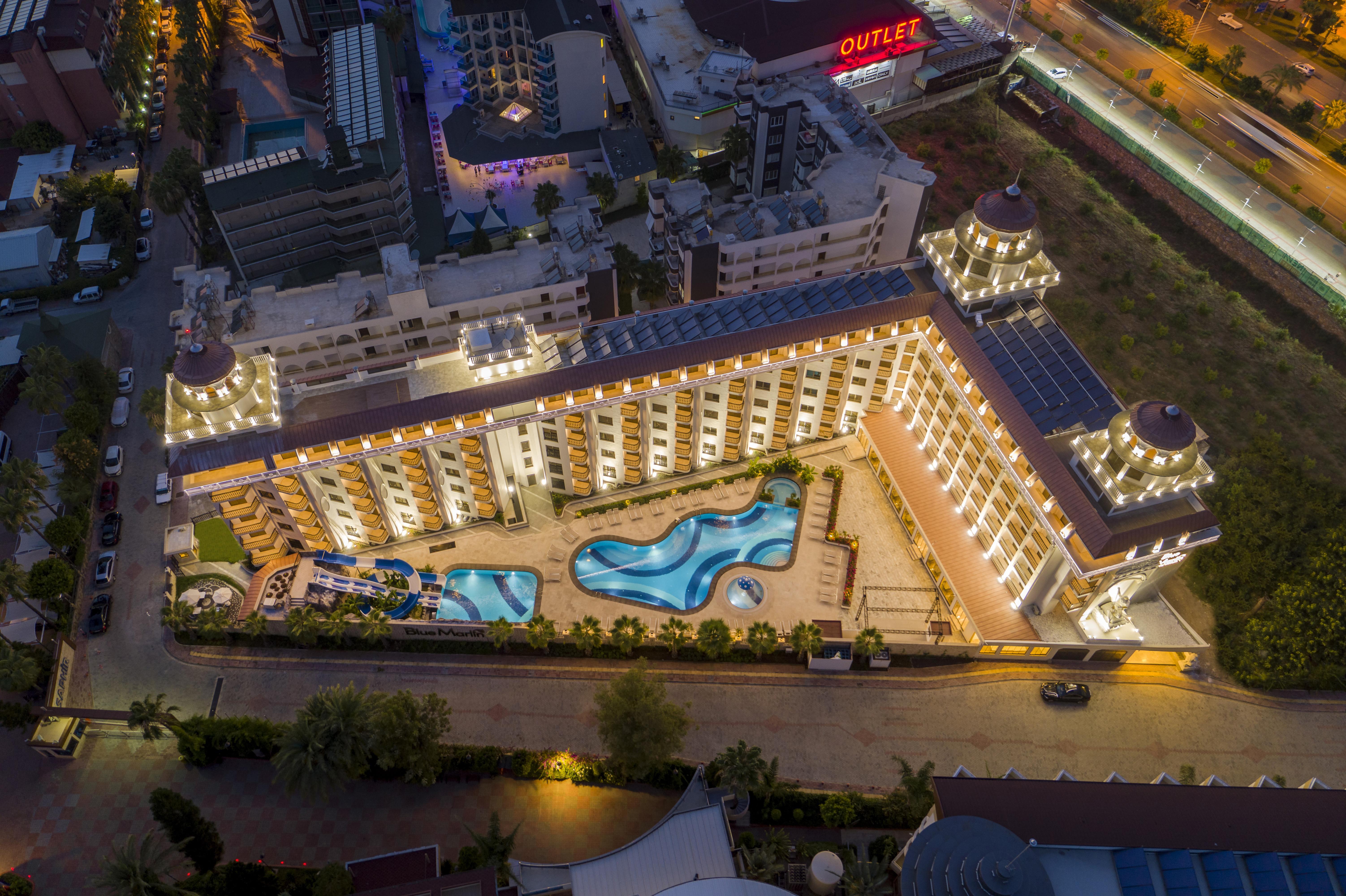 Blue Marlin Deluxe Spa&Resort Konaklı Exterior foto Aerial view of the complex