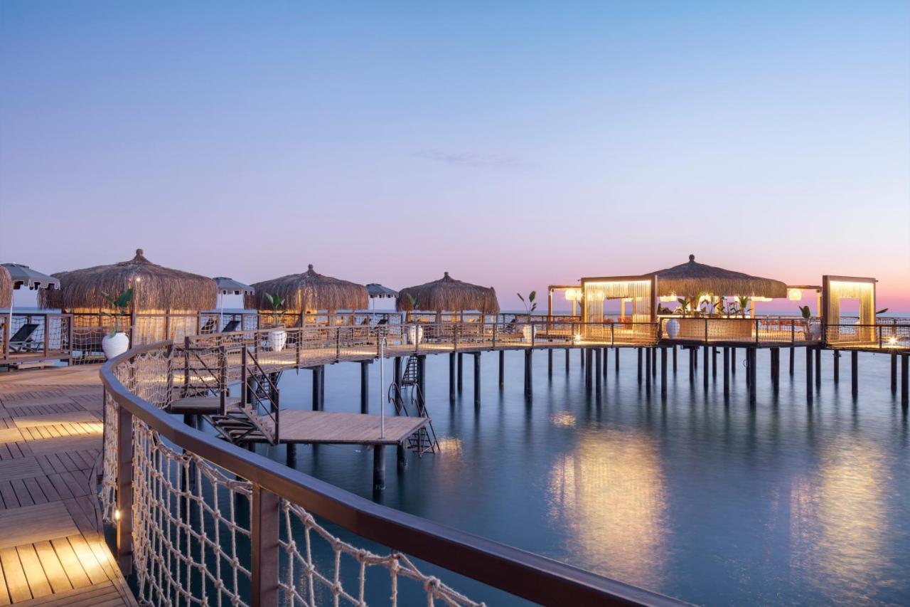 Blue Marlin Deluxe Spa&Resort Konaklı Exterior foto The pier at the resort