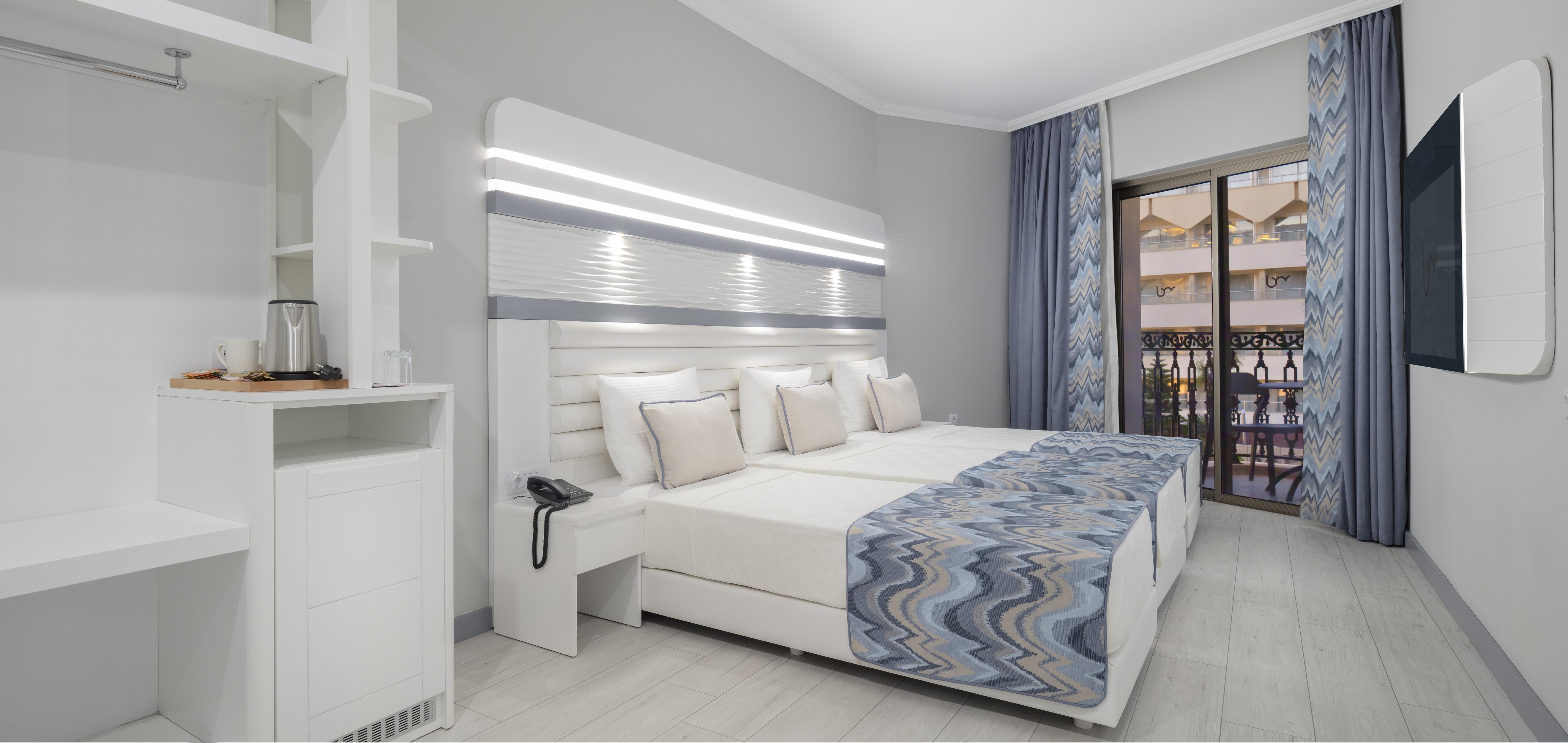 Blue Marlin Deluxe Spa&Resort Konaklı Exterior foto A room at the hotel