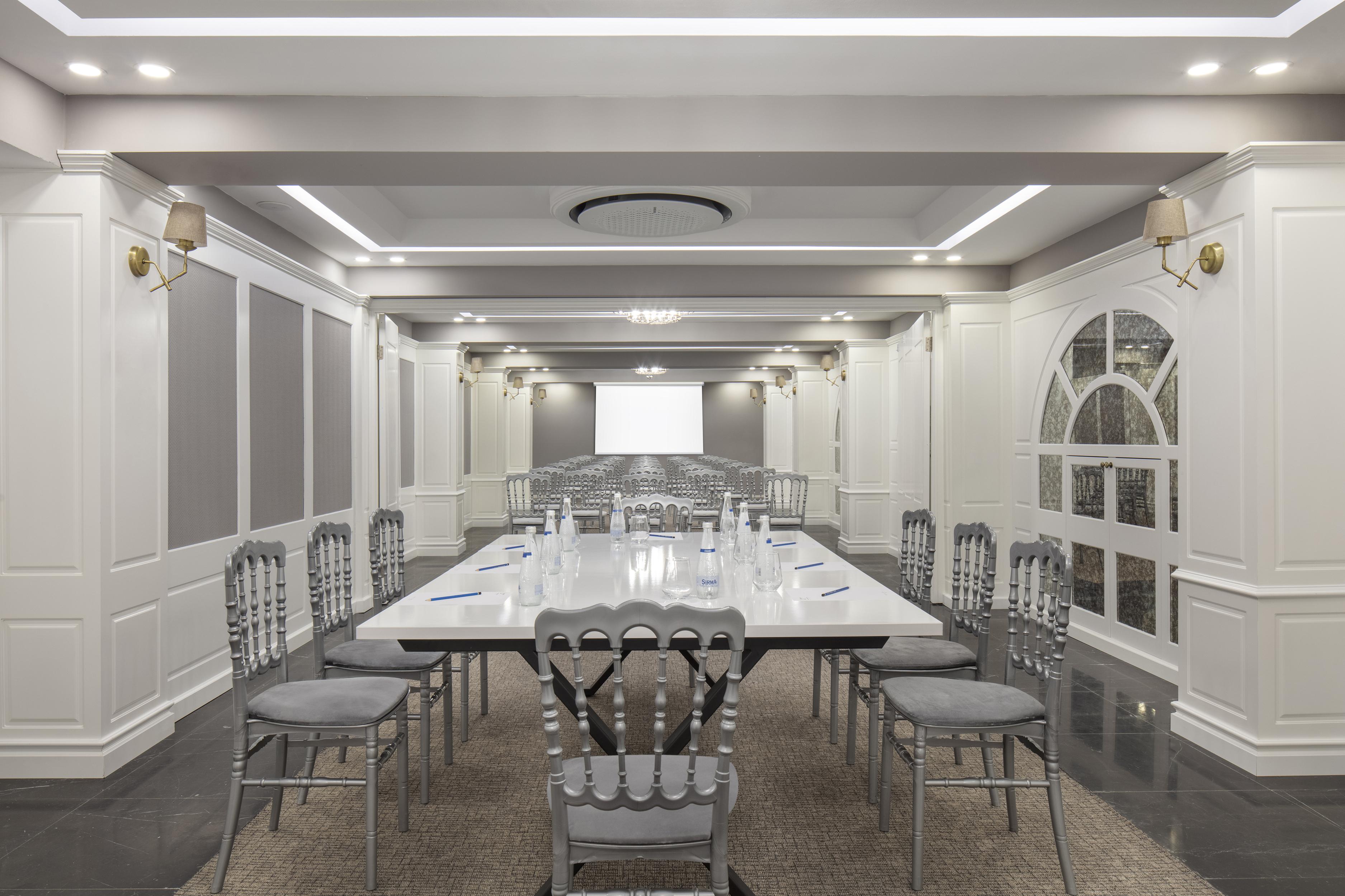 Blue Marlin Deluxe Spa&Resort Konaklı Exterior foto The interior of the meeting room