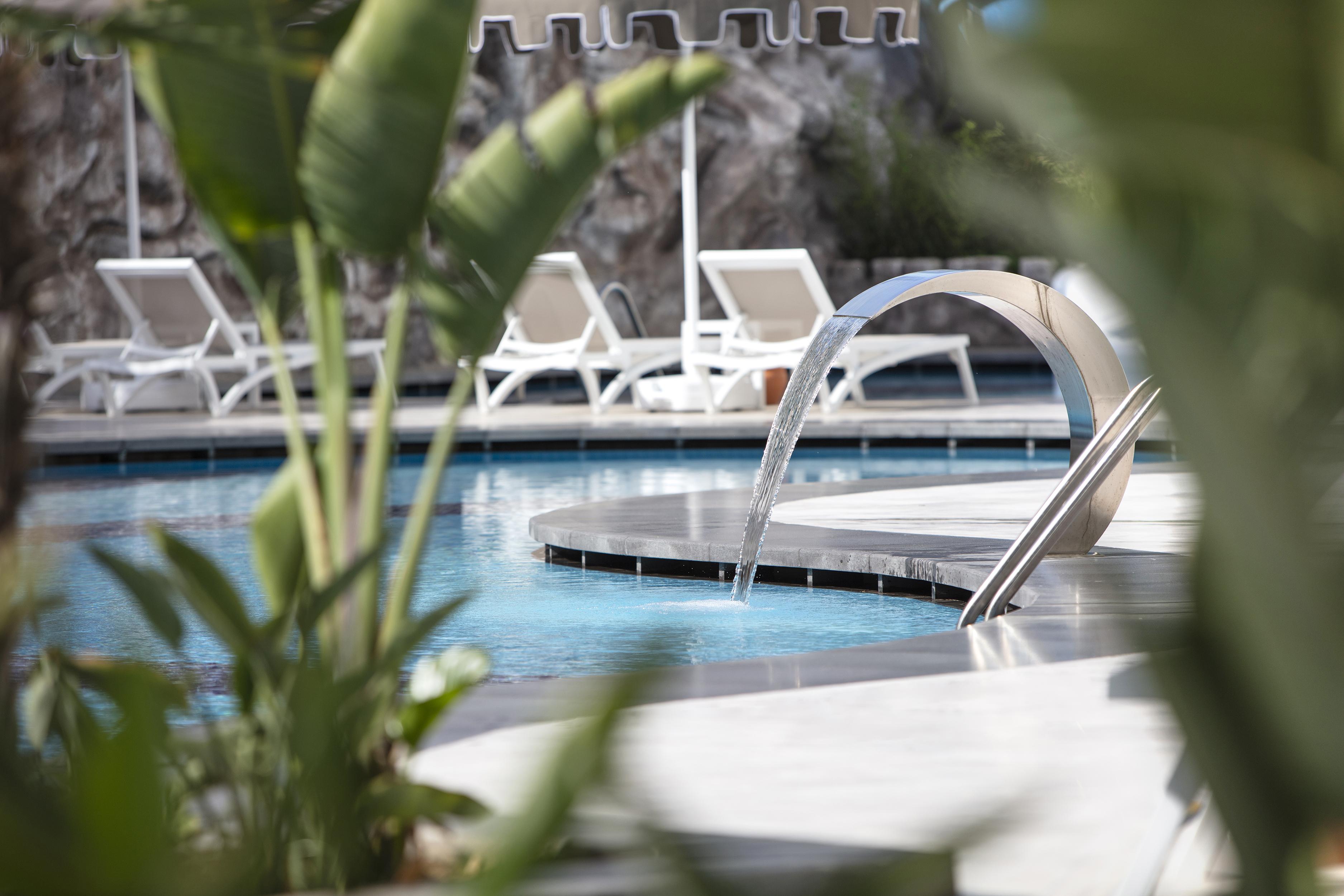Blue Marlin Deluxe Spa&Resort Konaklı Exterior foto The pool at Atlantis Paradise Island
