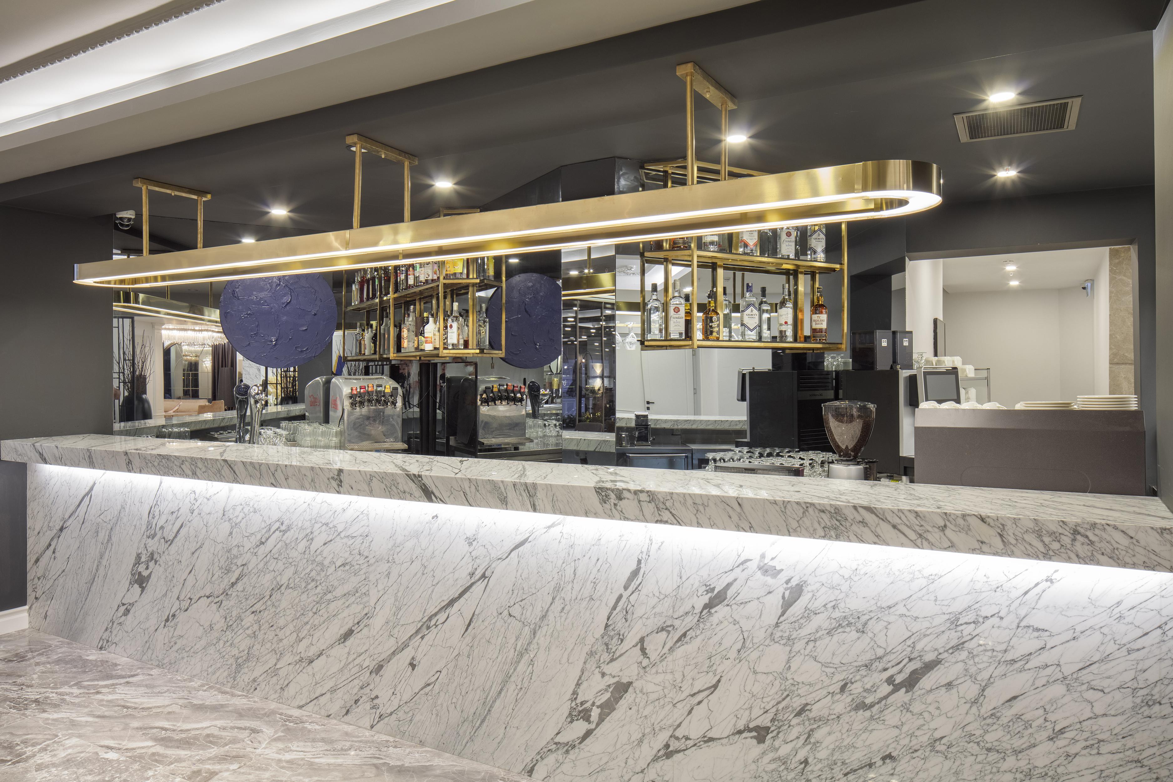 Blue Marlin Deluxe Spa&Resort Konaklı Exterior foto The bar at the 2018-opened The Ritz-Carlton, DIFC