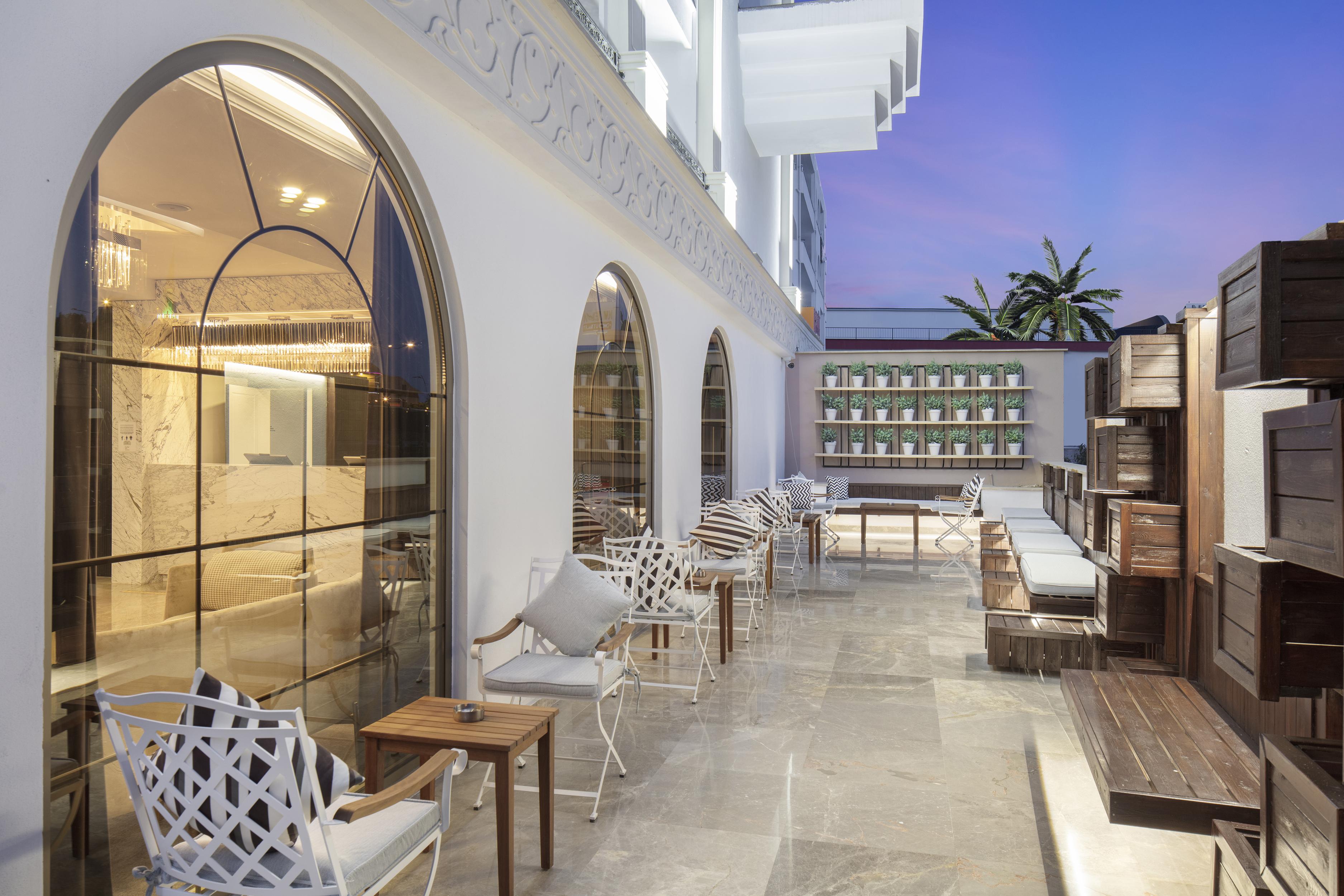 Blue Marlin Deluxe Spa&Resort Konaklı Exterior foto The hotel's lobby