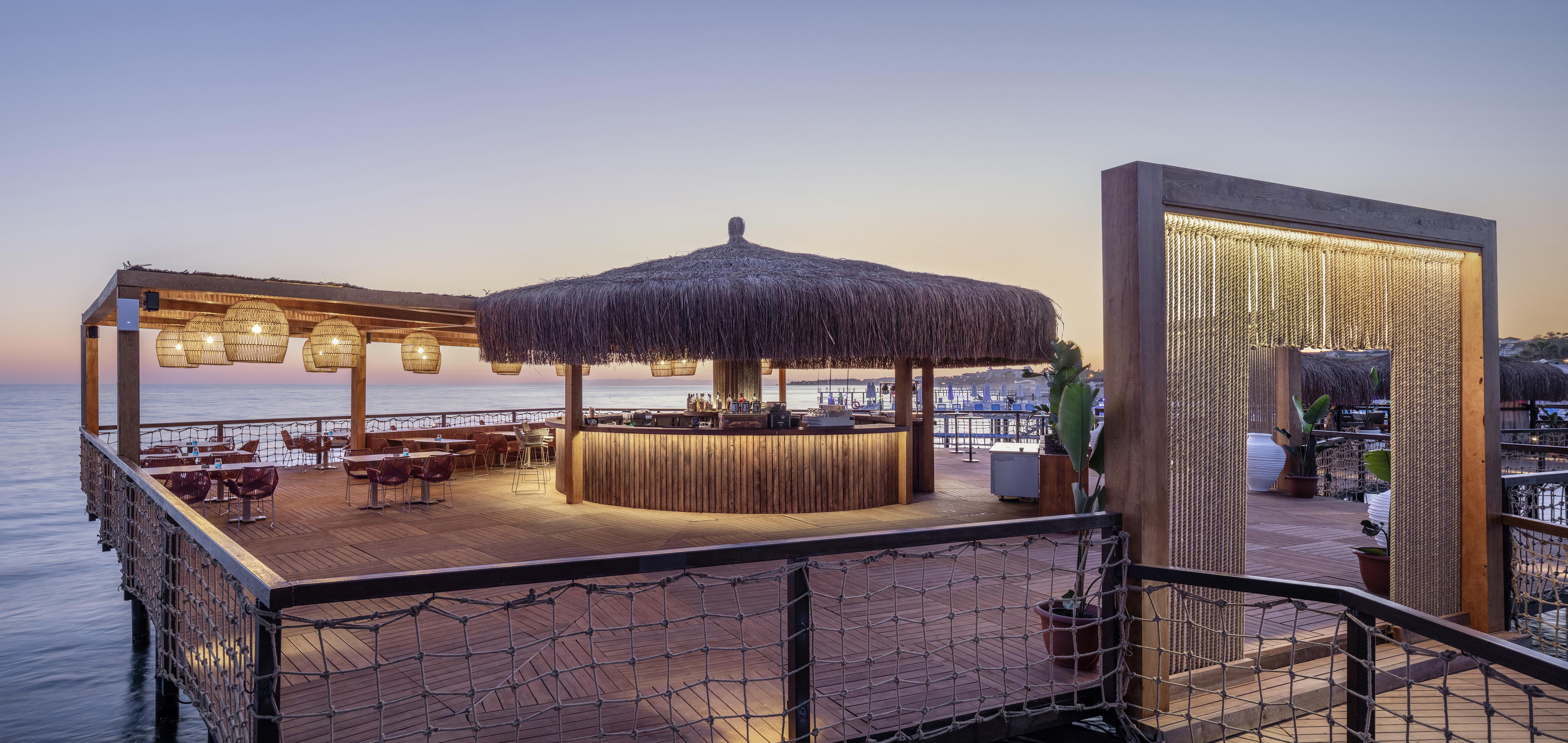 Blue Marlin Deluxe Spa&Resort Konaklı Exterior foto The bar at the top of the hotel