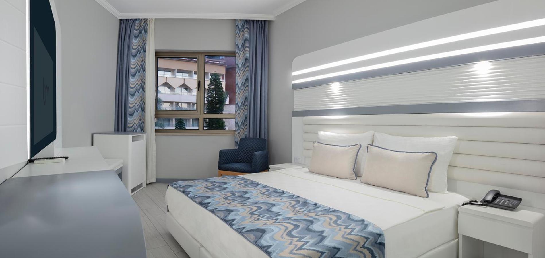 Blue Marlin Deluxe Spa&Resort Konaklı Cameră foto A room at the hotel